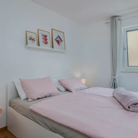 Murvica De Luxe Malinska